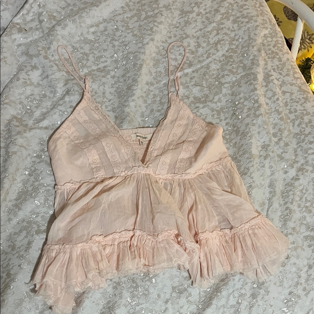 Chic Lace Trimmed Women's Camisole in Soft Pink